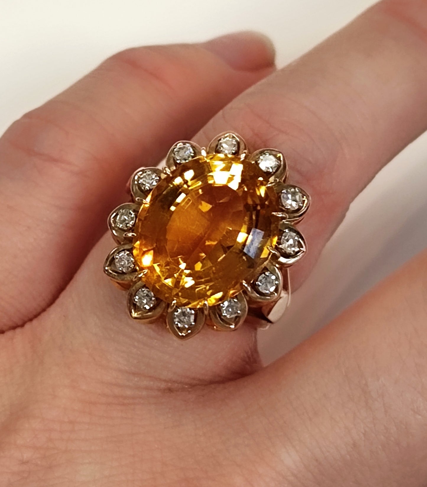 Bague cocktail en or, citrine et diamants