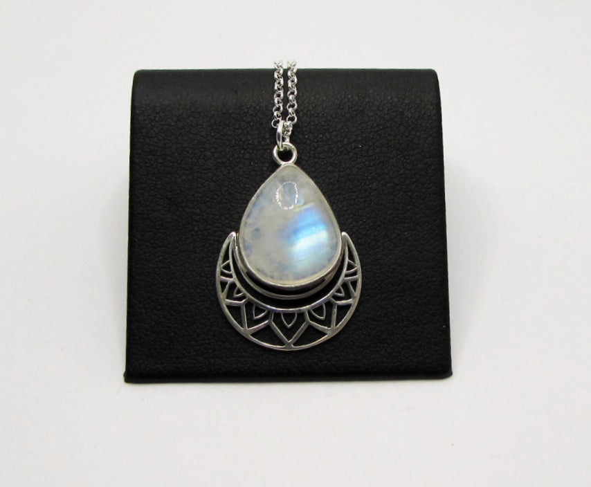 Collier labradorite blanche et lune ajourée