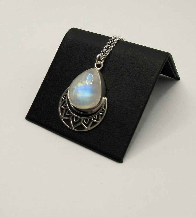 Collier labradorite blanche et lune ajourée