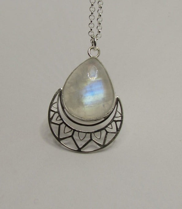 Collier labradorite blanche et lune ajourée