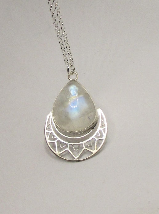Collier labradorite blanche et lune ajourée
