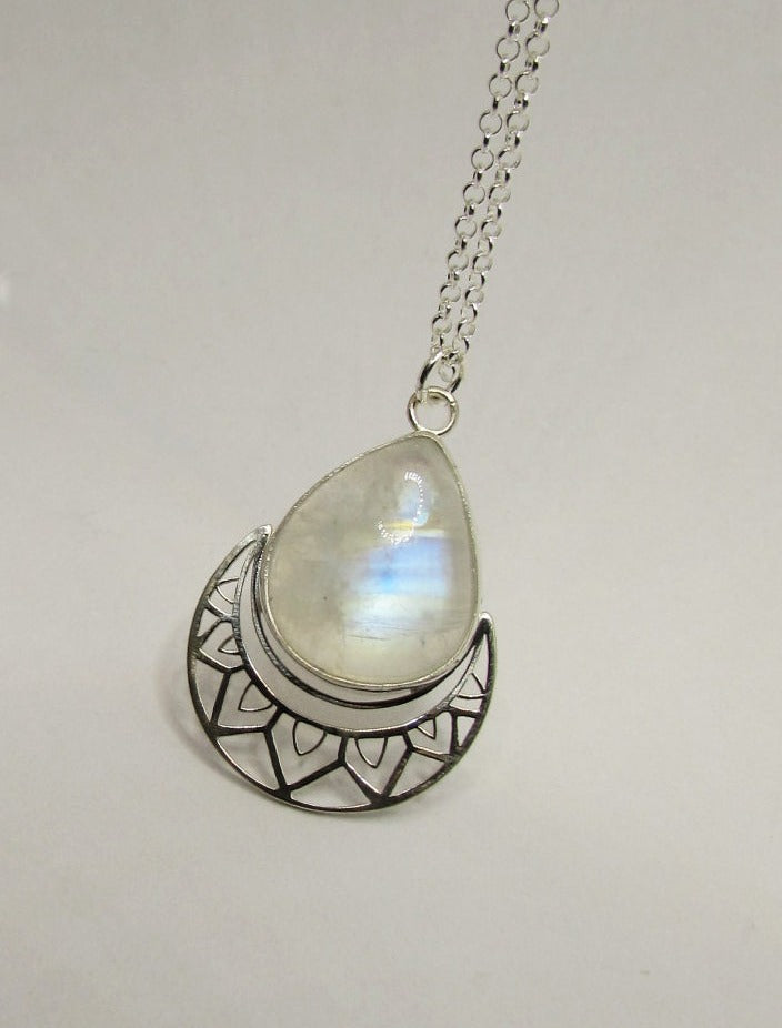 Collier labradorite blanche et lune ajourée
