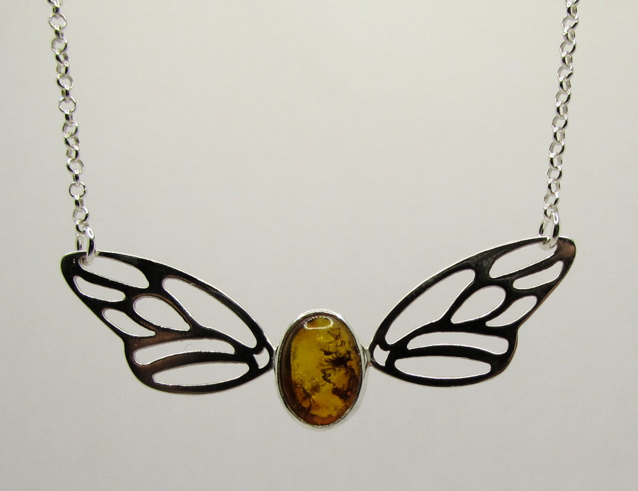 Collier ailes de papillon, cabochon d'Ambre