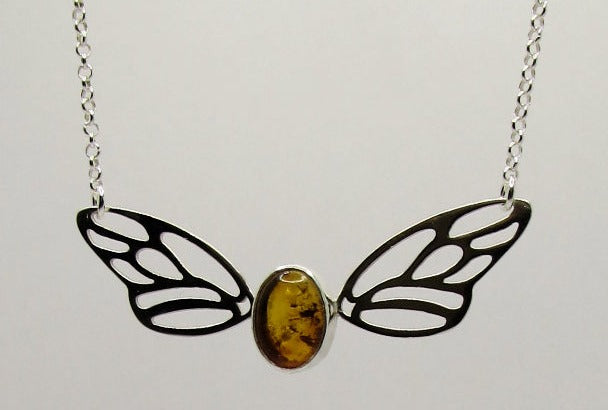 Collier ailes de papillon, cabochon d'Ambre